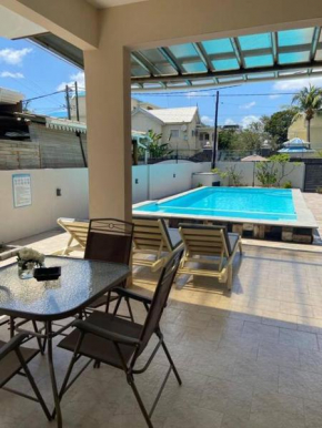 Splendid and modern 4 bedroom private villa with big pool near beach in flic en flac
